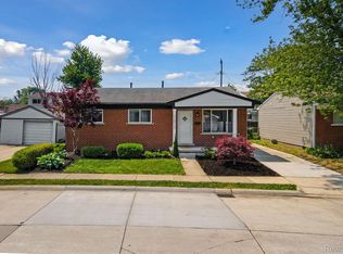 22812 Pleasant St, Saint Clair Shores, MI 48080
