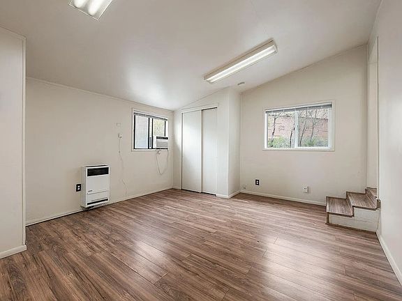 4th image of 415 Field St APT B