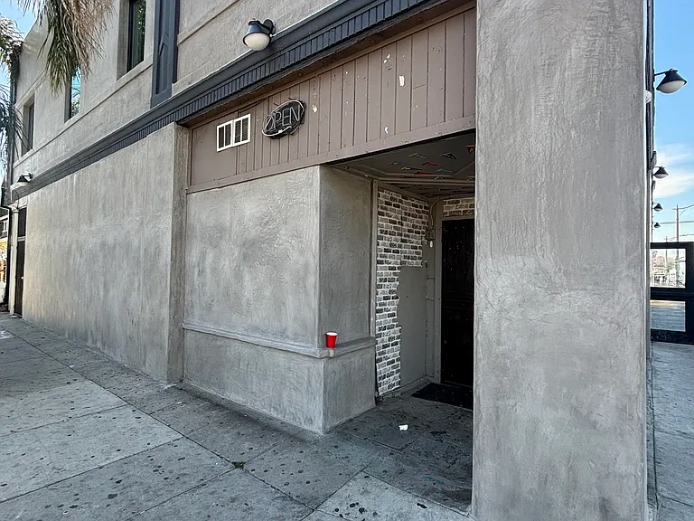 304 W Anaheim St #5 — Photo 2