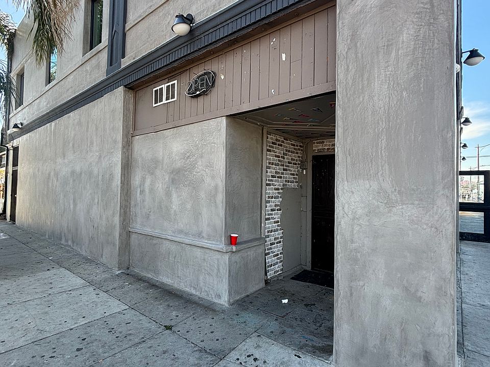 2nd image of 304 W Anaheim St APT 5