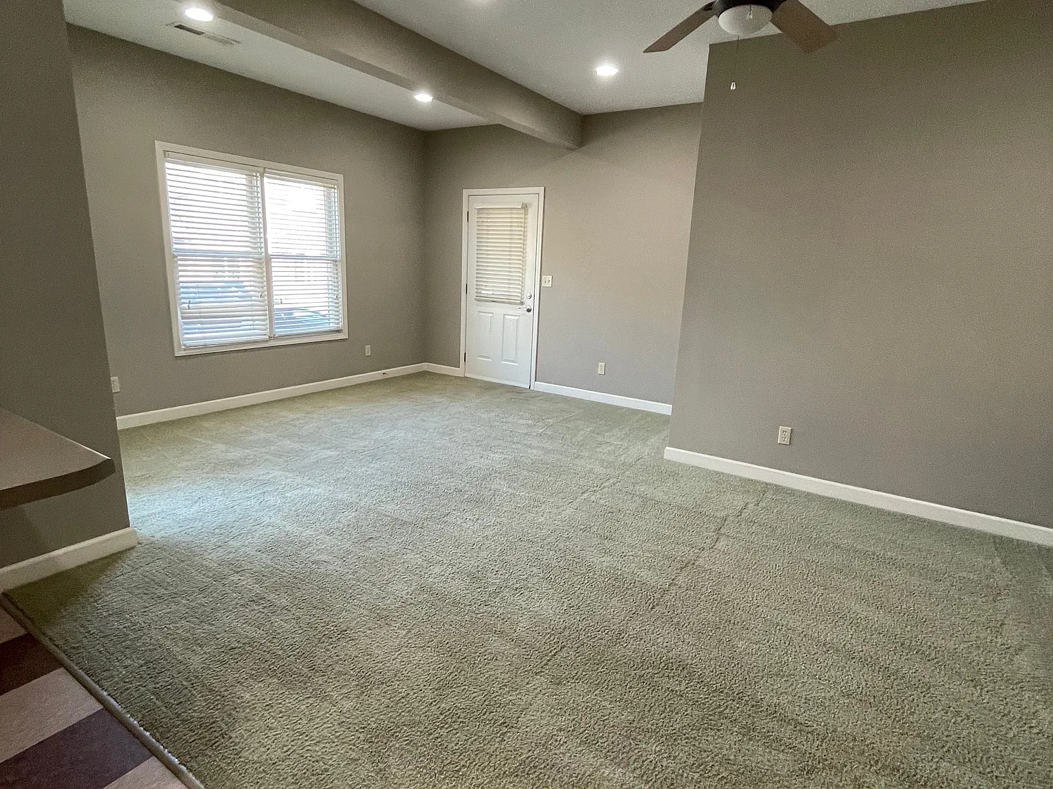 2 bed, 1000 sqft, $1,300 — Photo 3