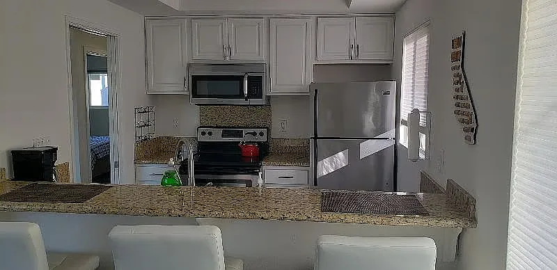 2 bed, 1.0 bath, $4,525 — Photo 4