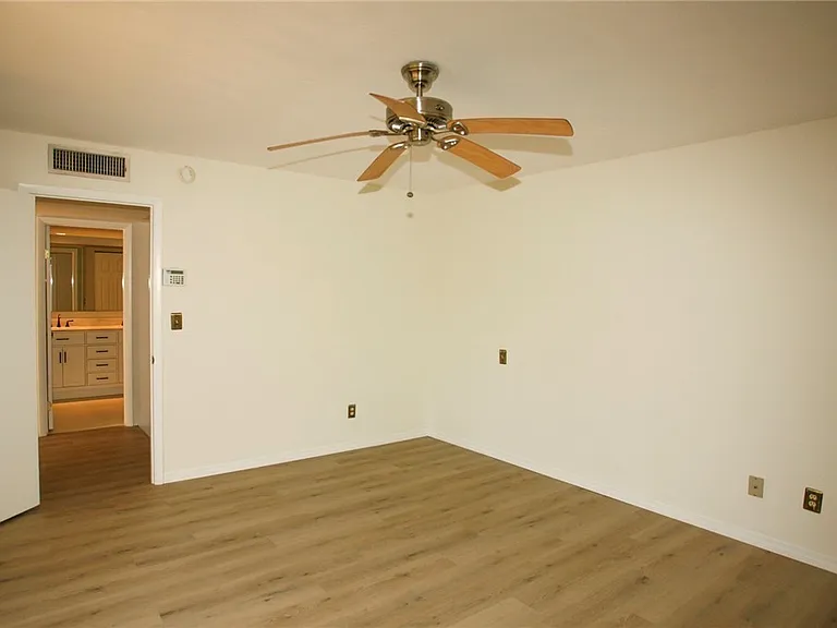 1653 Park Meadows Dr — Photo 15