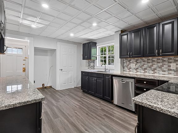 5th image of 33 Pierpont St