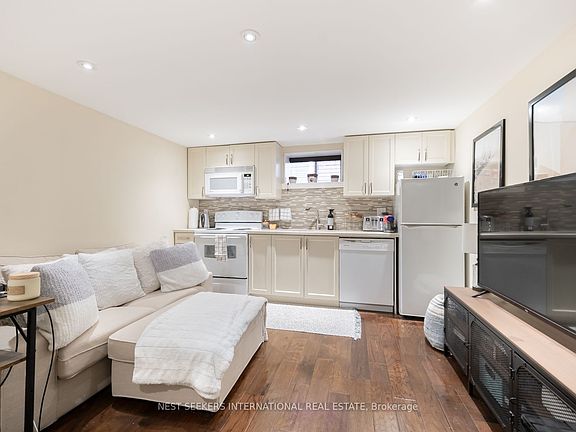 4th image of 963 Avenue Rd #7
