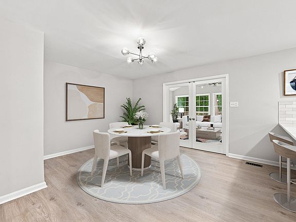 5th image of 807 Yosemite Cir