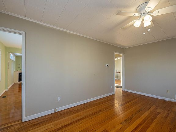 4th image of 210 Doyle Ave