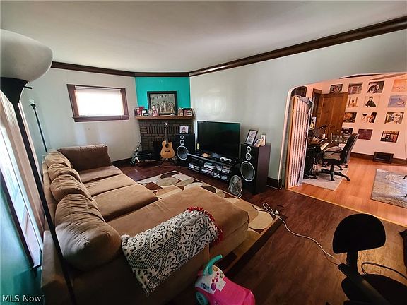 4th image of 8216 Rosewood Ave