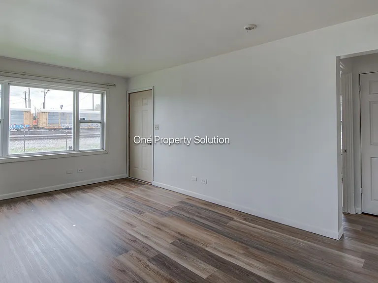 1227 Logan St — Photo 6