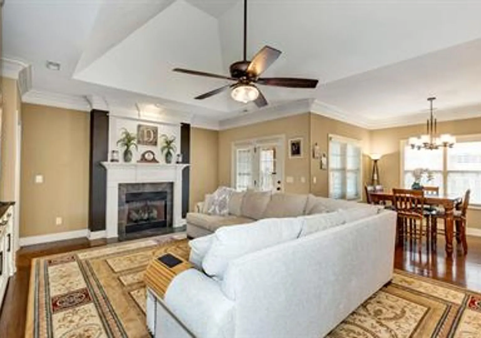 Welcome Home to Lake Forest! — Photo 4