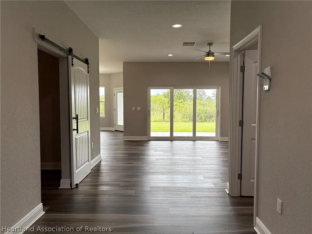 2 bed, 2.0 bath, 1462 sqft, $2,000 — Photo 3