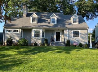 34 Valhalla Way, Verona, NJ 07044