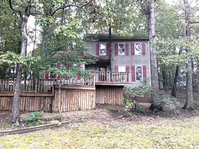 100 Bowen Dr photo 1