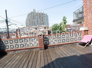 25-21 14th St #2F, Astoria, NY 11102