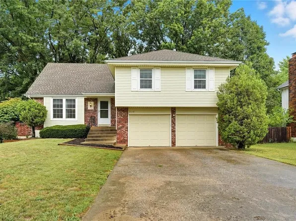 2008 E Cherokee Pl, Olathe, KS 66062