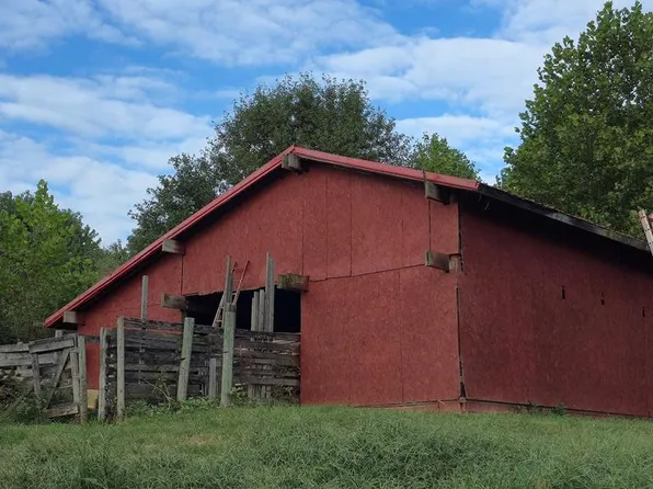 Tom Parry Rd, Oak Hill, OH 45656