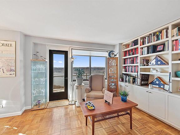 4th image of 3671 Hudson Manor Ter APT 14L