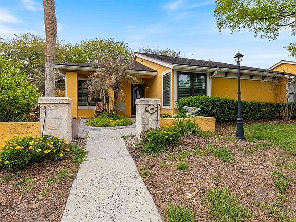 2nd image of 923 Seashell Ln