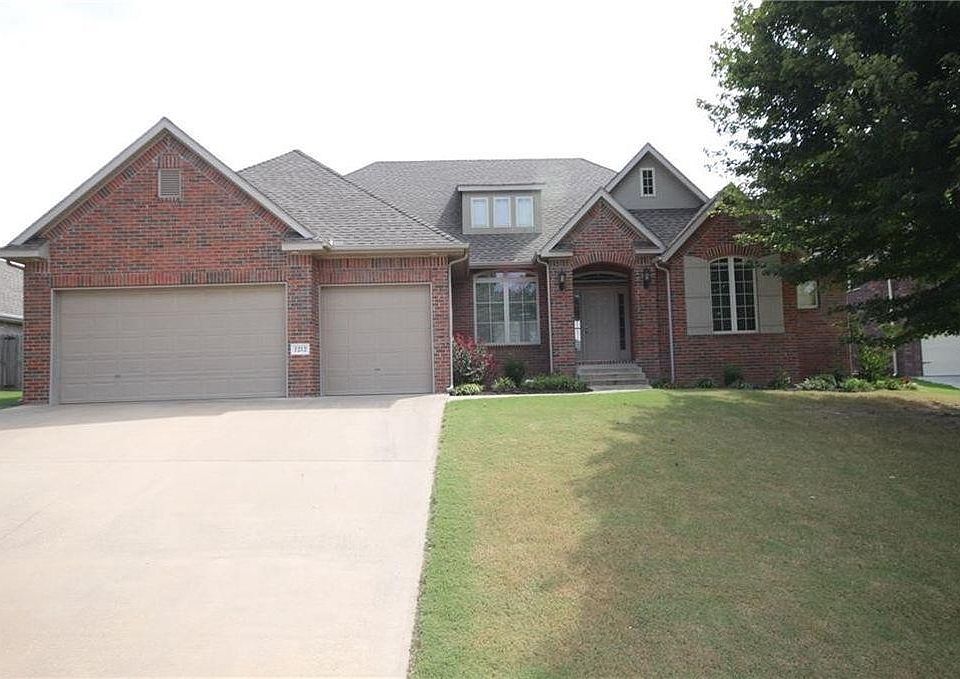 1st image of 1212 NE Waverly Way