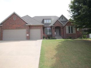 1212 NE Waverly Way, Bentonville, AR 72712