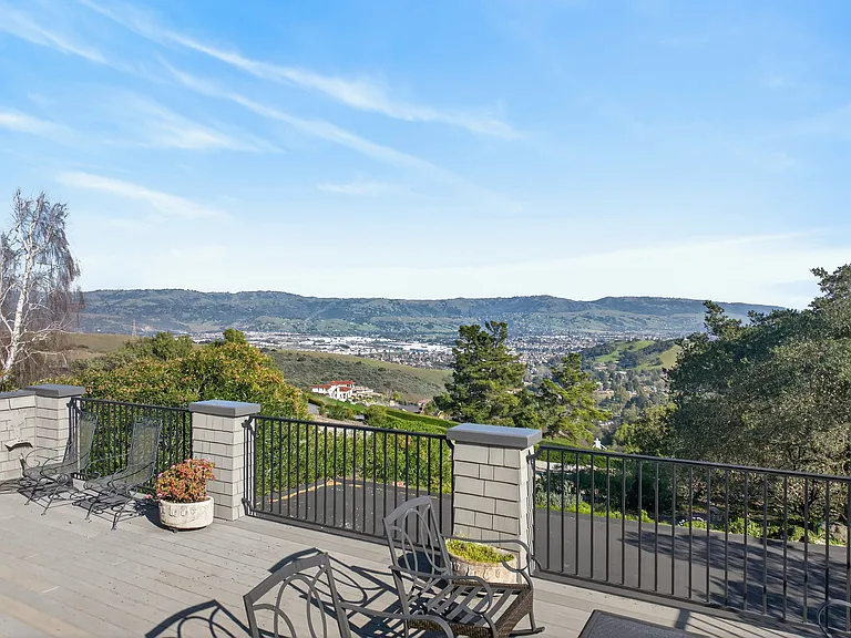 18750 Castle Hill Dr — Photo 3