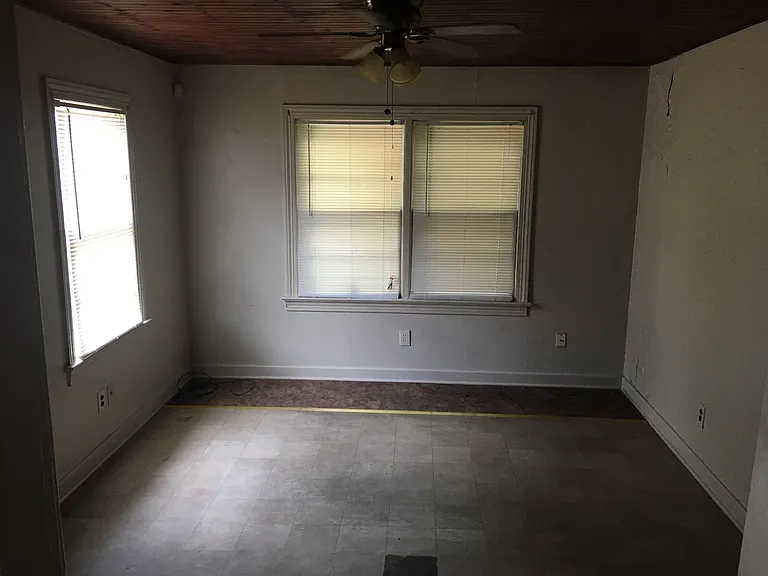 314 W King St — Photo 4