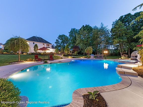5th image of 16 Carriage Way