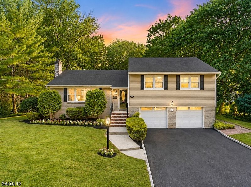 1st image of 42 Sherwood Dr
