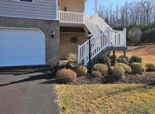 170 Lands End Cir, Union Hall, VA 24176