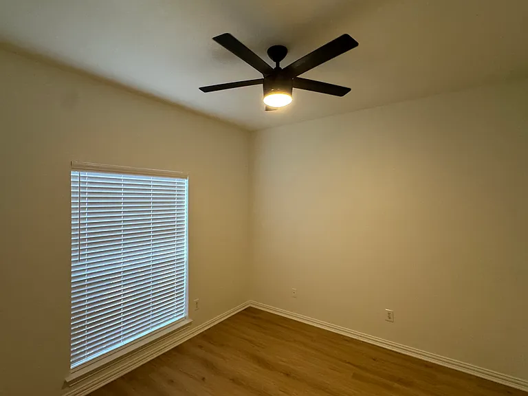 1823 Bur Oak Dr — Photo 14