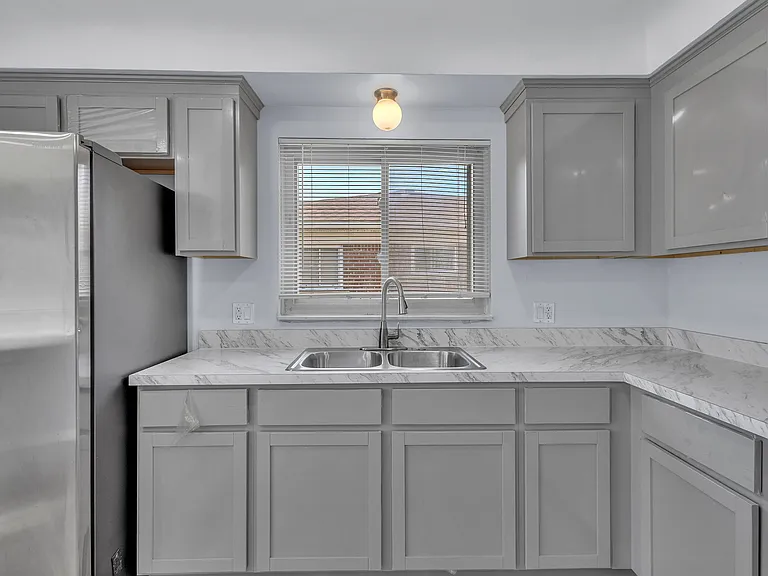 8484 Berwyn St — Photo 11