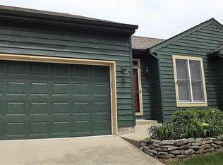 9405 S Harbour Pointe Dr, Bloomington, IN 47401
