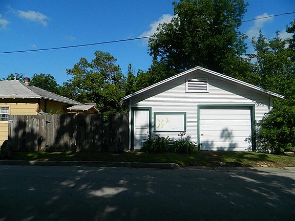 Garage and area for workshop.  Easy access from street.