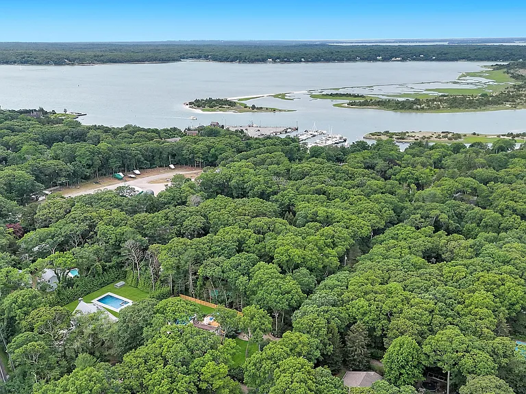 10 Harbor View Ln — Photo 1
