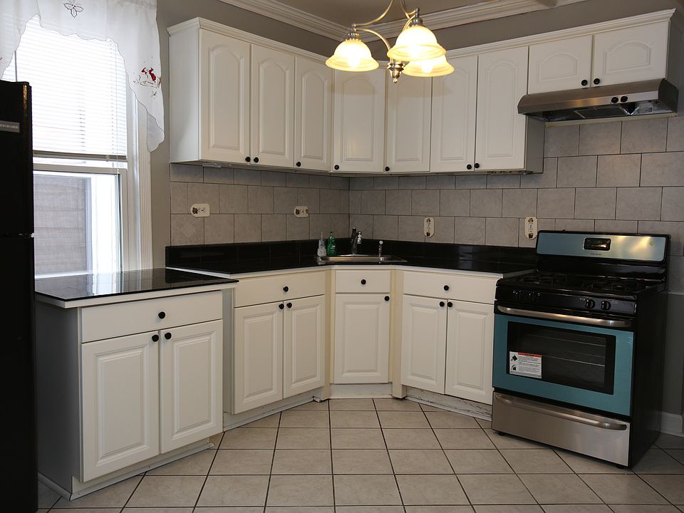 1st image of 3322 W Warner Ave