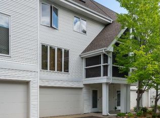 909 Dartmouth Pl SE, Minneapolis, MN 55414