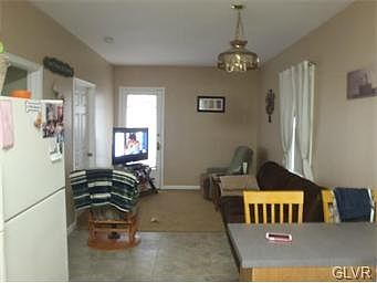 4th image of 135 E Northampton St