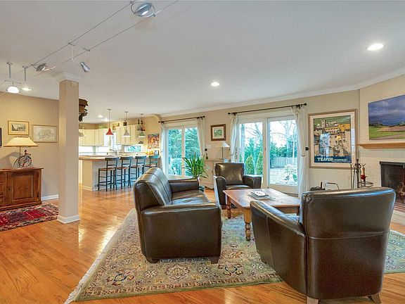 3rd image of 7 Oaklawn Ave