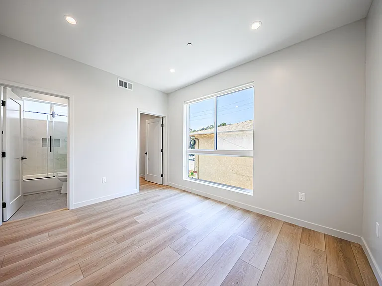 Rare Brand New Luxury Townhomes in Trendy Highland Park — Photo 38