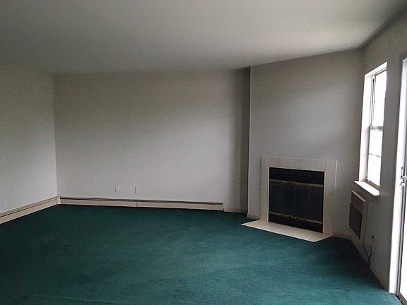 5th image of 21 Lexington Hl Unit 4