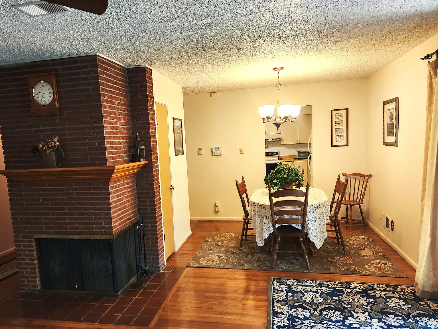 3 bed, $2,395 — Photo 3