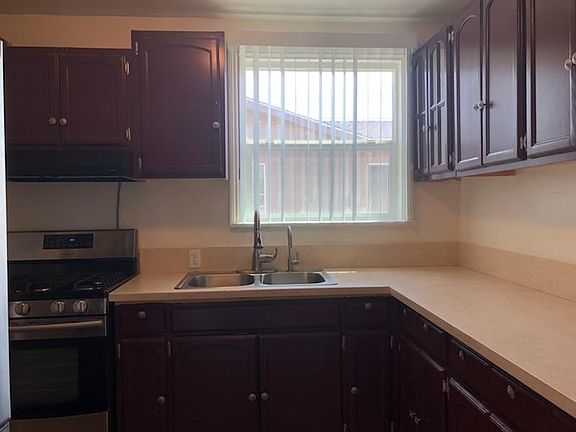 4th image of 7918 Vantage Ave