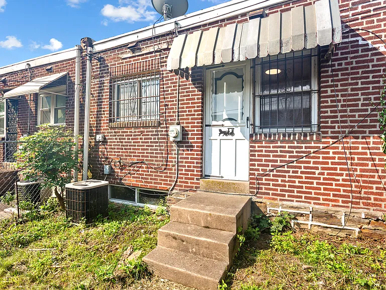 2405 S 57th St — Photo 14