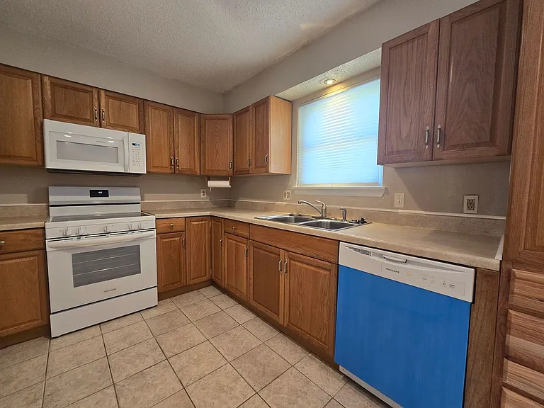 112 Thomas Blvd — Photo 30