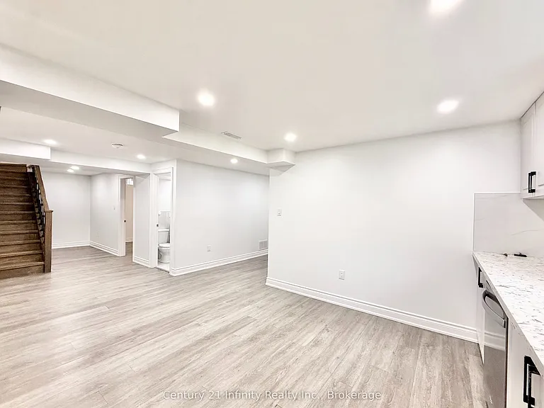 11 Meadowglen Dr — Photo 13