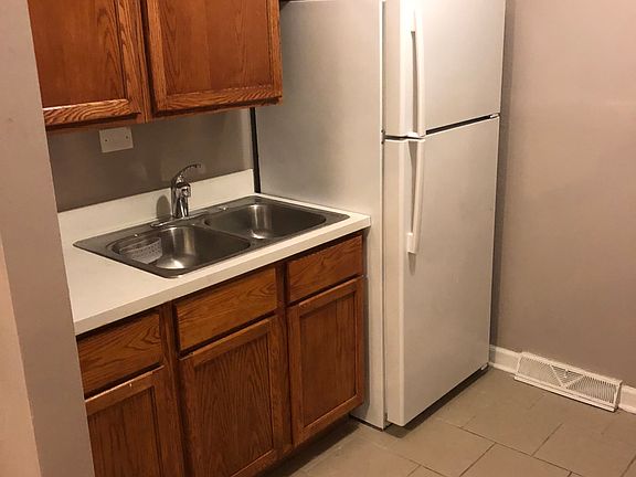 5th image of 1329 Highland Dr APT E