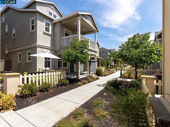 2nd image of 224 N Park Ct