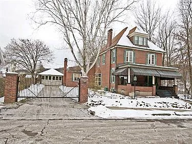 1139 Park St photo 1