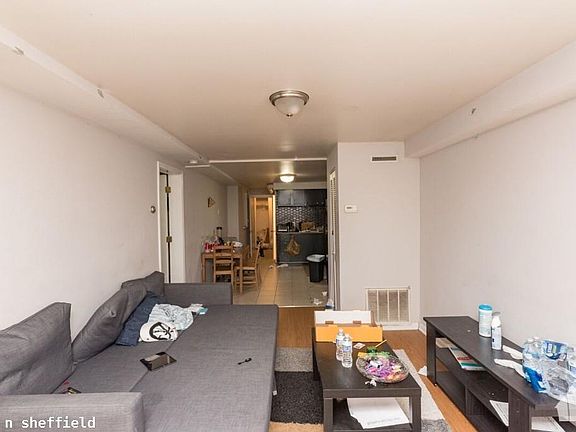 2nd image of 2136 N Sheffield Ave #1524