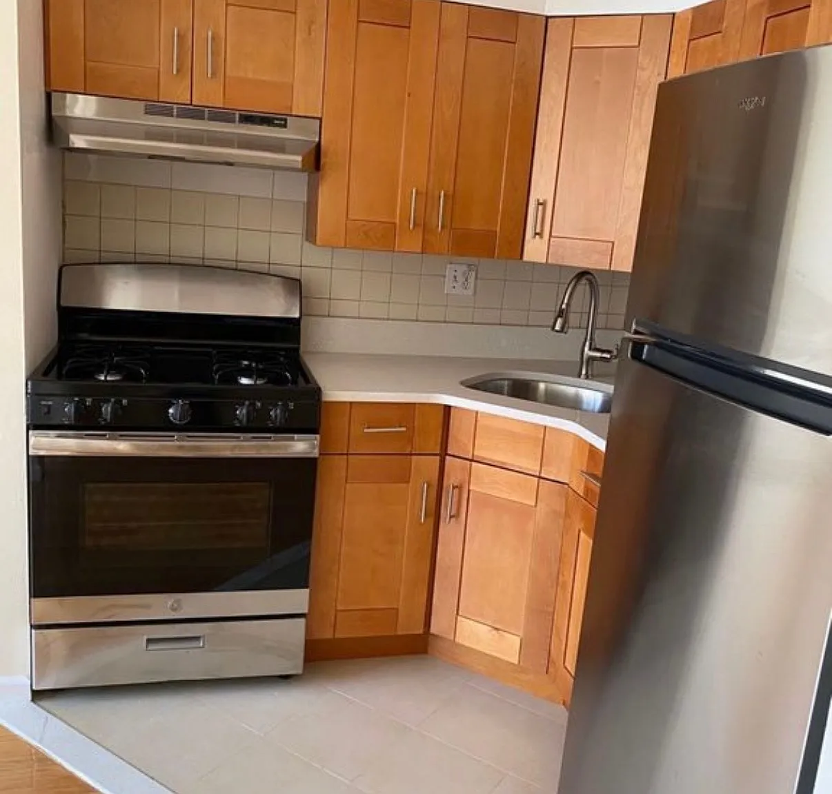 3 bed, 800 sqft, $2,900 — Photo 1